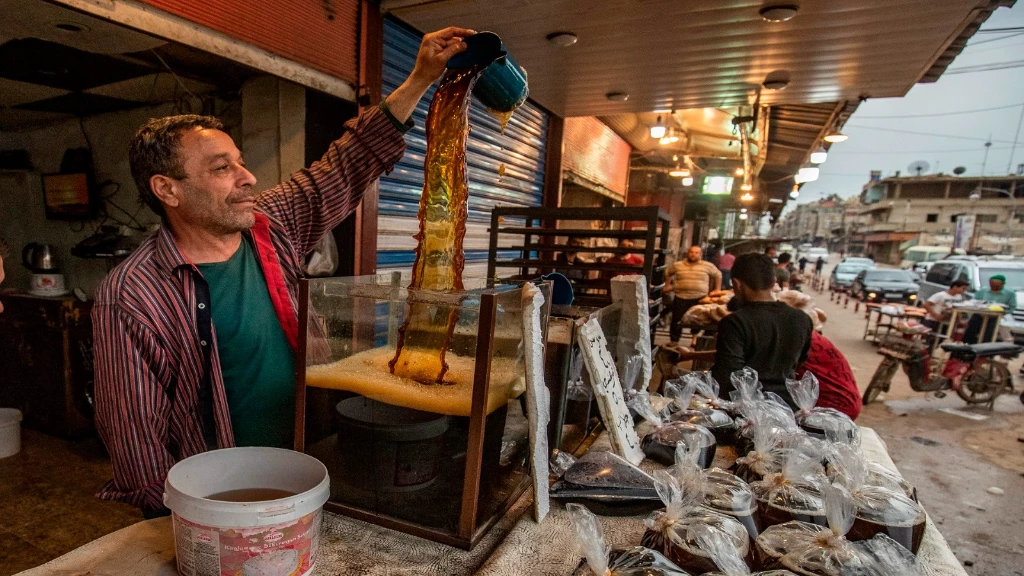 مشروبات رمضان حاضرة في الأسواق وغائبة عن معظم موائد السوريين (صور)