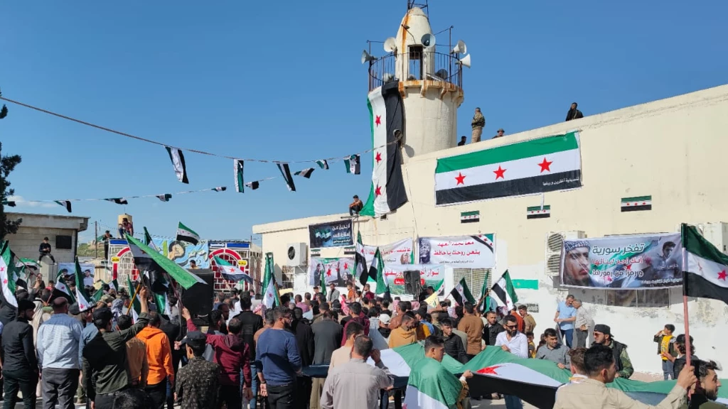 خروج مظاهرات حاشدة بالشمال السوري وعدة دول أوروبية رفضاً للتطبيع مع نظام أسد (فيديو)