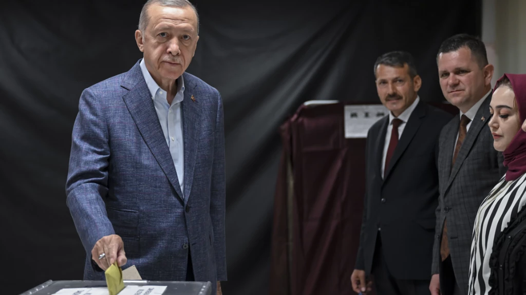 بعد أن أدلى بصوته في الانتخابات.. أردوغان يوجه رسالة للمواطنين الأتراك