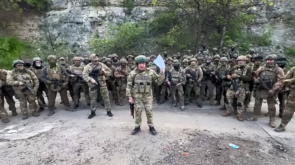 واشنطن بوست: زعيم فاغنر ينتقم من بوتين بعرض مغرٍ للجيش الاوكراني