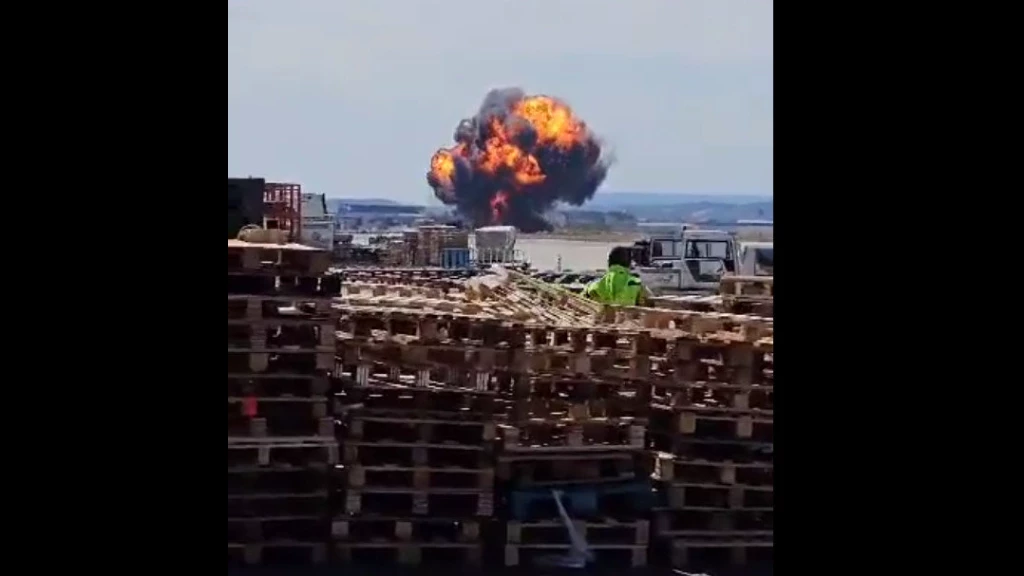 انفجار هائل.. تحطّم مقاتلة حربية تابعة لدولة أوروبية داخل مجمع عسكري (فيديو)