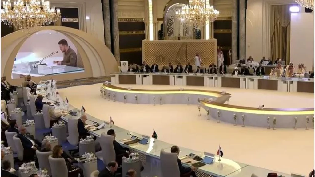 من يقف وراء دعوة زيلينسكي للقمة العربية في جدة وما الأهداف؟