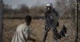 لاجئ سوري يروي تفاصيل تعرّضه للتعذيب بشكل وحشي في اليونان (فيديو)