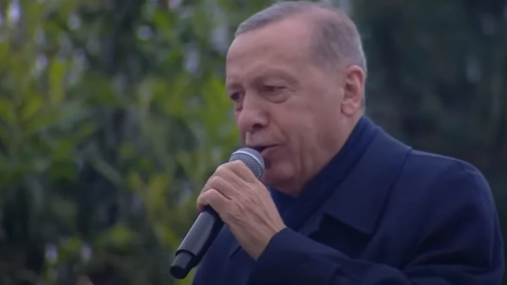 أردوغان محتفلاً مع أنصاره في إسطنبول: باي باي باي كمال (فيديو)