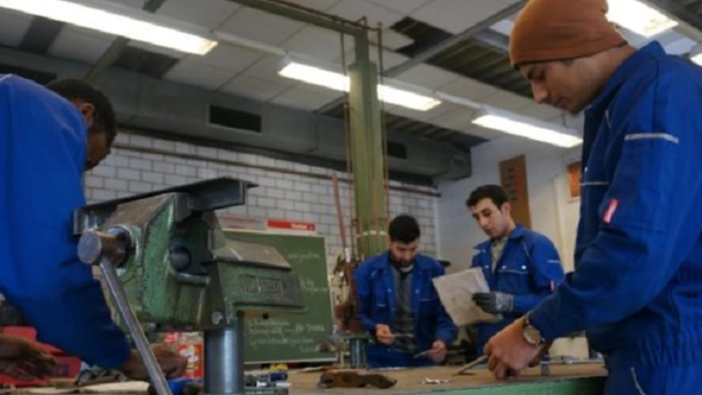 إحداها الترقية الوظيفية.. 5 مشاكل تواجه اللاجئين السوريين في سوق العمل بألمانيا