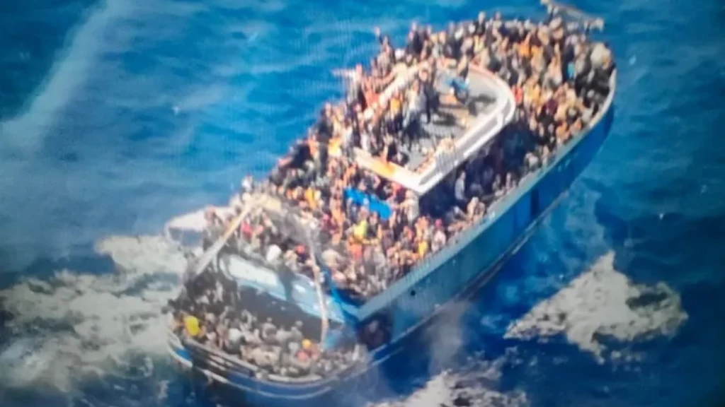 قارب الموت.. أحد الناجين يكشف دور شرطة اليونان بإغراقه وآخر يروي لأورينت وضعهم بمركز اللاجئين (فيديو)