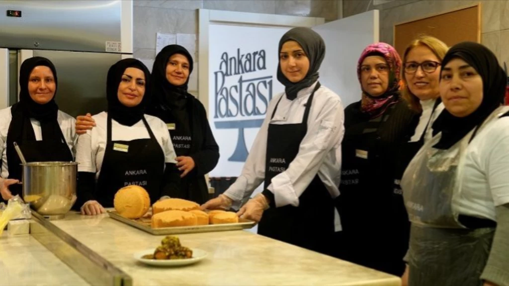 مشروع صناعة "كعك صحي" لنساء سوريات وتركيات يُبهر الإعلام بأرباحه ونجاحه (صور)