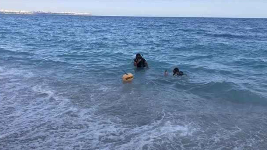 أب سوري يروي لحظات وداعه لابنه الذي غرق أثناء إنقاذ سيدة ألمانية (فيديو)
