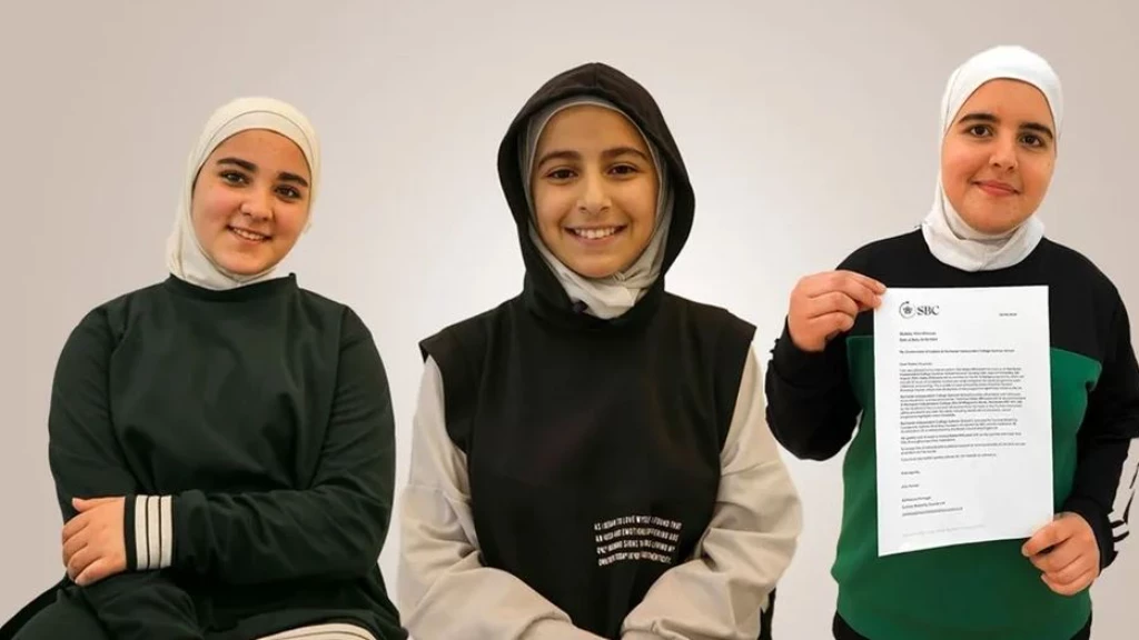 حصلن على منحة دراسية.. نظام أسد يعرقل سفر 3 فتيات سوريات لاجئات بالأردن إلى بريطانيا
