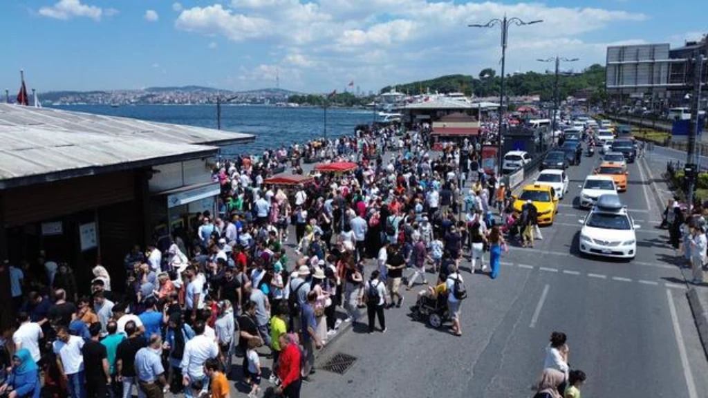 الهجرة التركية ترد على صحيفة معارضة حول منع إقامات الأجانب بإسطنبول