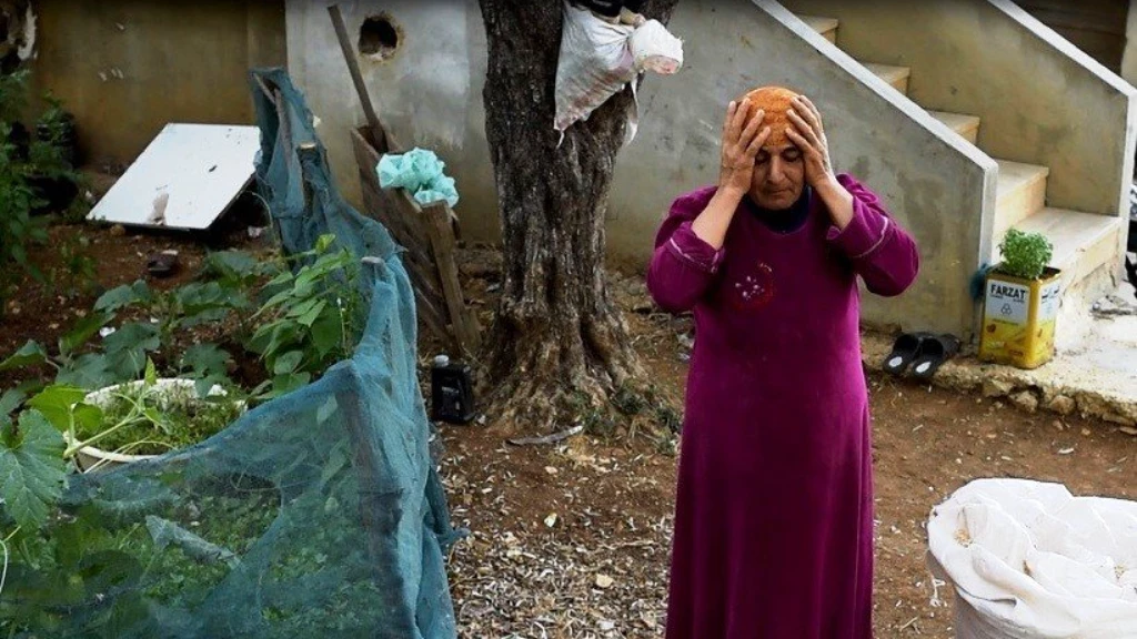 لاجئة سورية مسنّة تعيل عائلتها من "مهن قاسية": أحلم بأوروبا عشان ترجع بنتي للمدرسة