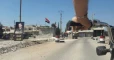 حواجز "الرابعة" تشرف على التهريب غرب حمص.. وموالون: عادي حماة الديار هدول"! (فيديو)