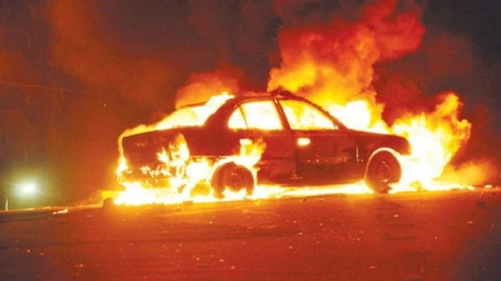 يوتيوبر شهير قرّر زيارة مناطق أسد فانتهى محترقاً داخل سيارته (فيديو)