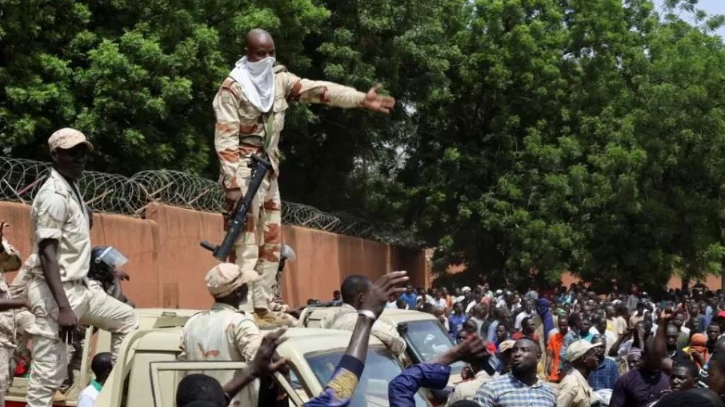 انقلاب النيجر.. تدخل عسكري محتمل وتحذيرات من تمدد النفوذ الروسي عبر فاغنر