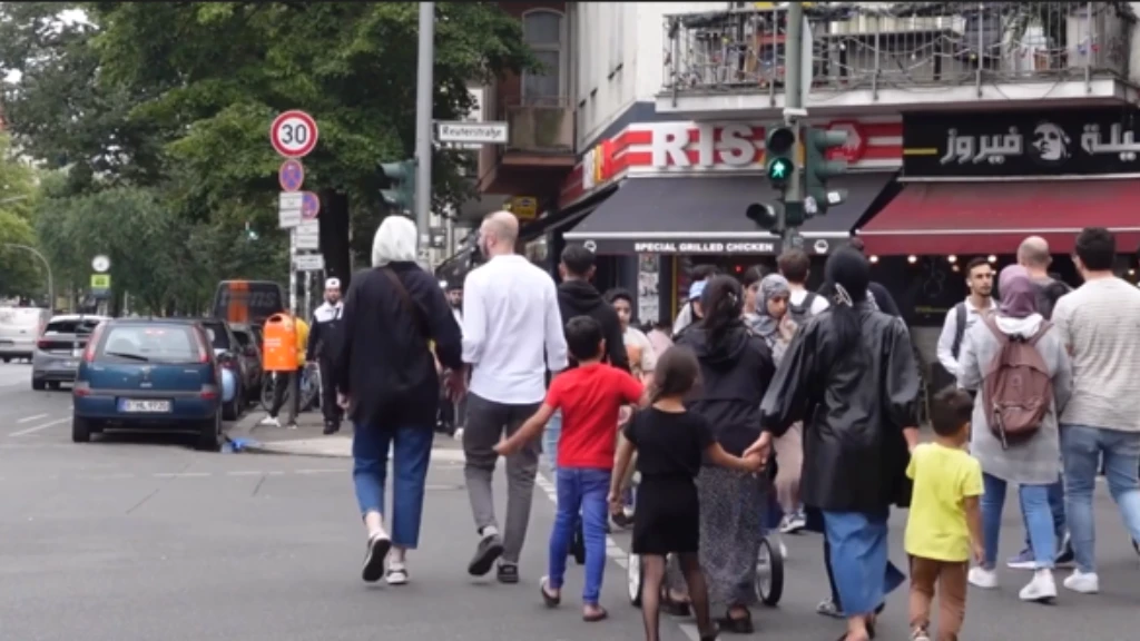 لاجئون سوريون يروون لأورينت صعوبات عمل المحجبات في سوق العمل الألمانية (فيديو)