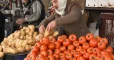 الشلل يضرب أسواق حماة والأهالي يشترون المنتجات والخضروات بالقطعة والأوقية