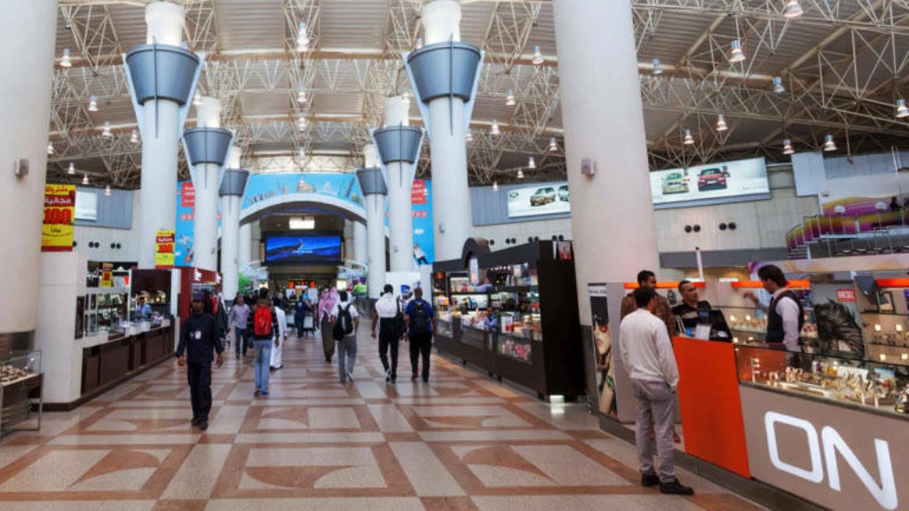 الكويت ترحّل مهندساً عربياً إلى دولته بسبب مزحة في المطار