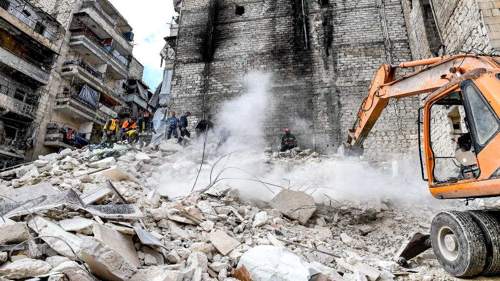"العفو الدولية" تُحذّر: الأسد ينفّذ عمليات هدم غير قانونية للمباني في حلب