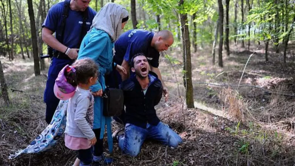 الغارديان: الشرطة المجرية متورطة في حوادث "مصرع" مهاجرين