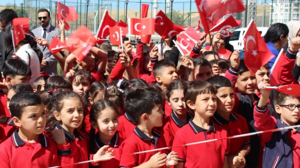 تركيا تعتزم رفع سقف النجاح في اللغة التركية في المدارس