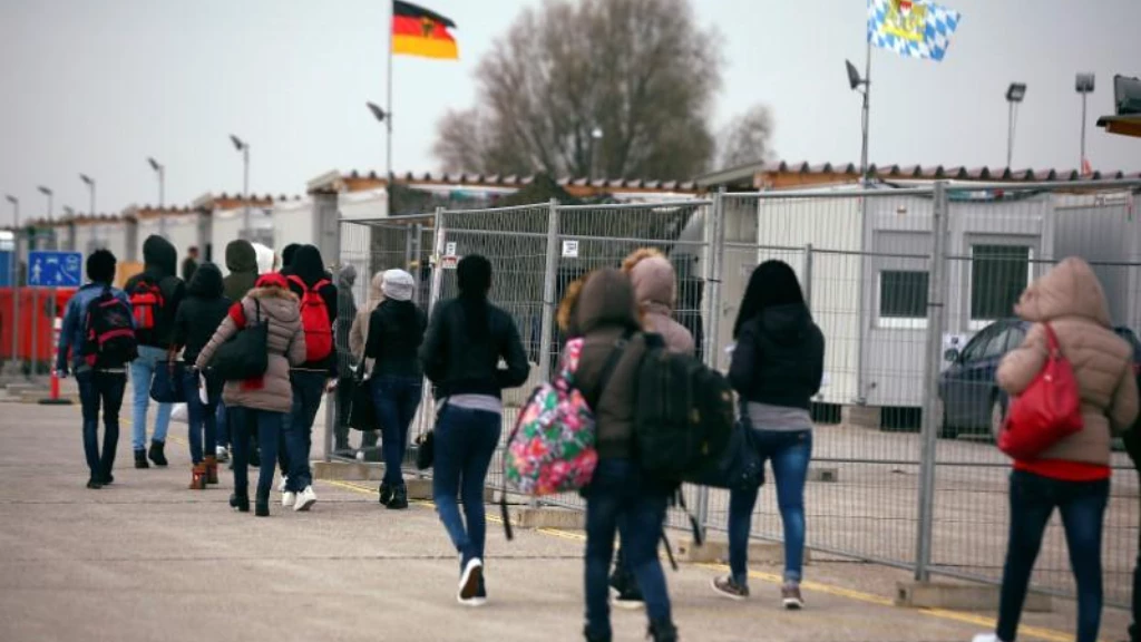 ألمانيا.. بدء سياسة تأليب الرأي العام على اللاجئين وتخفيض المخصّصات أولى الخطوات