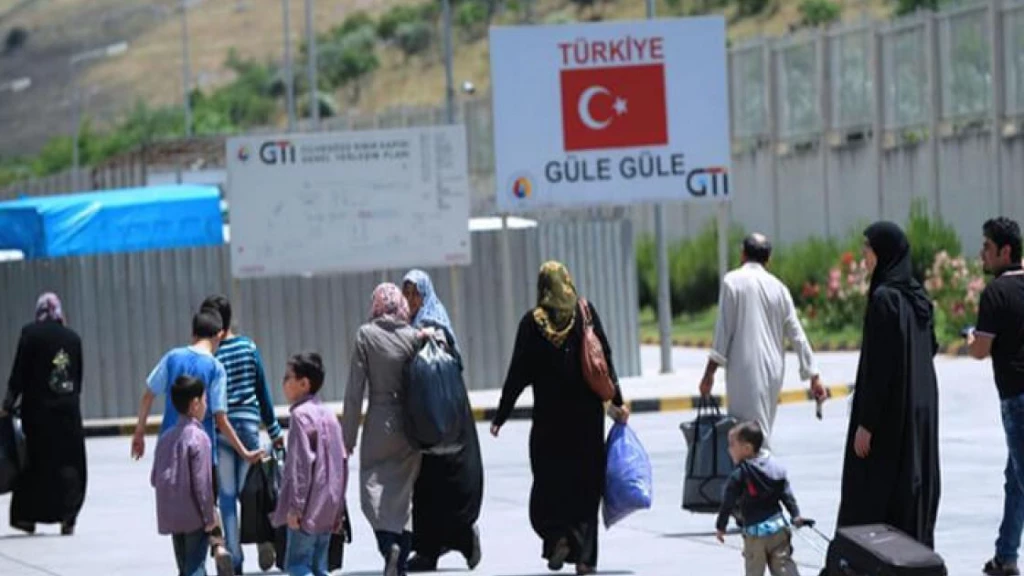"باب الهوى": تركيا رحّلت أكثر من 2500 سوري خلال شهر واحد