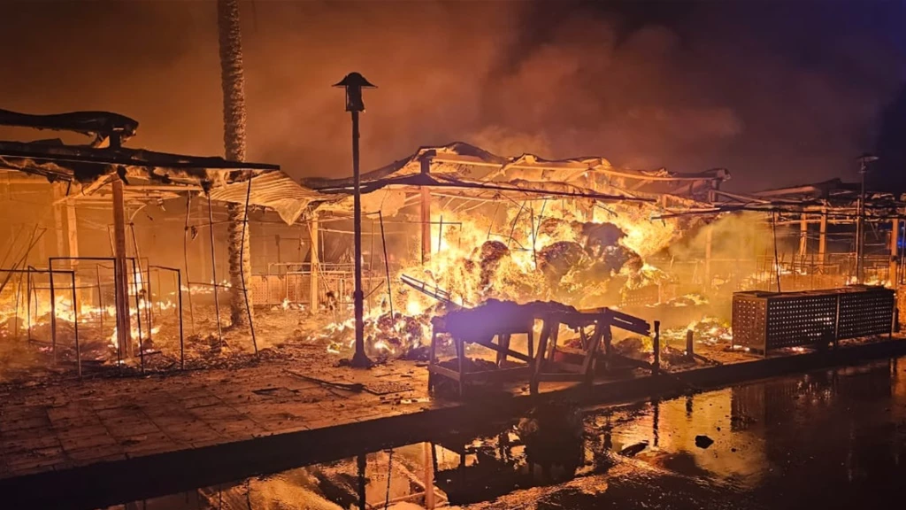 حريق يلتهم سوقاً بطرابلس ومصادر لأورينت: مئات السوريين خسروا أعمالهم