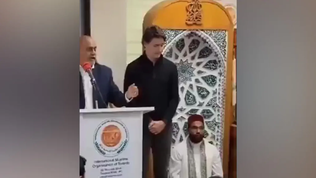 أثناء زيارته لمسجد.. ترودو يصطدم بصيحات الاستهجان ويعترف بحجم الانقسام (فيديو)