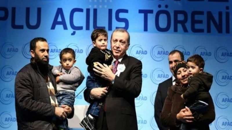 الرئيس التركي يمنح توائم سوريين يحملون اسمه سبائك ذهبية