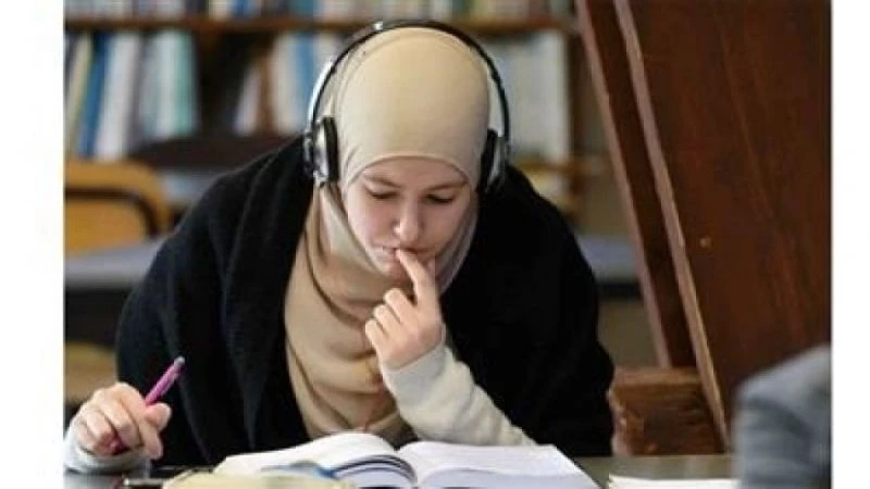 فتاة سورية يتحطم حلمها في فرنسا بسبب &quot;ارتدائها الحجاب&quot;