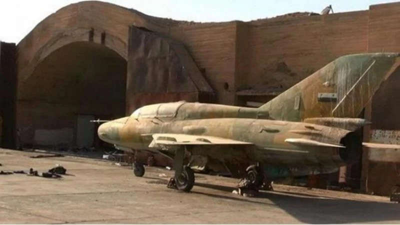 تنظيم الدولة يدمّر طائرتين حربيتين للنظام في مطار (الطيّاس)