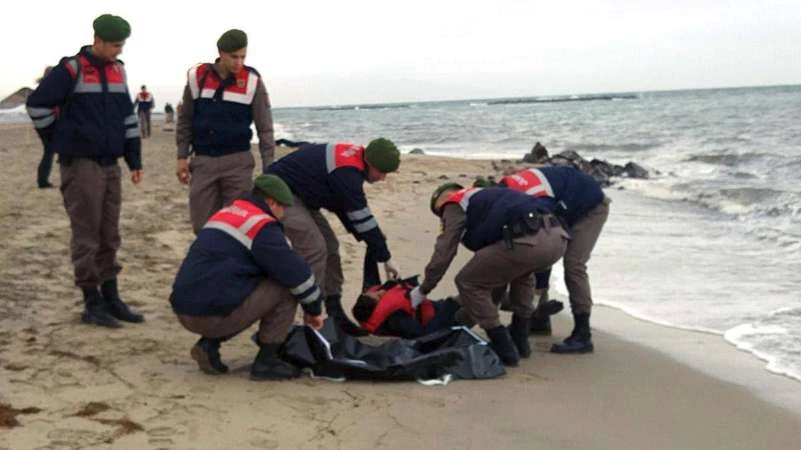 العثور على جثث 21 لاجئاً على ساحل بحر إيجه (صور)