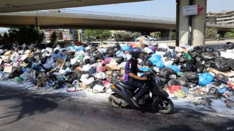 الحكومة اللبنانية تتوصل إلى حل مؤقت لأزمة النفايات