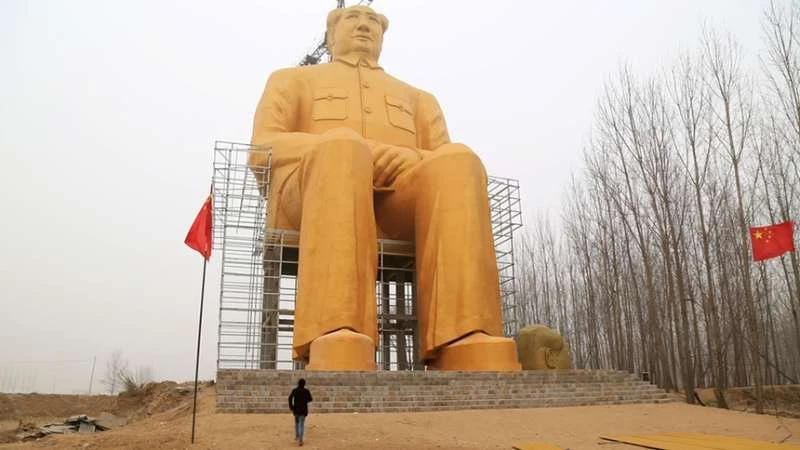 الصين.. "ماو تسي" مطلي بالذهب وبطول 36 متراً