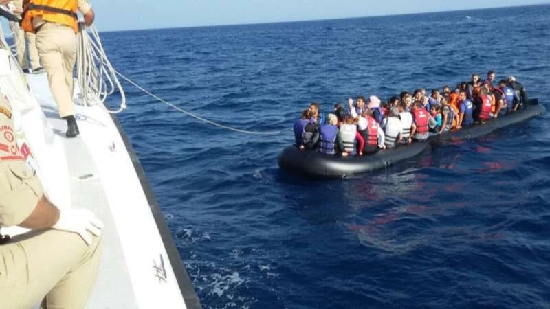 الخفر التركي يضبط 60 مهاجرًا سورياً في بحر إيجه