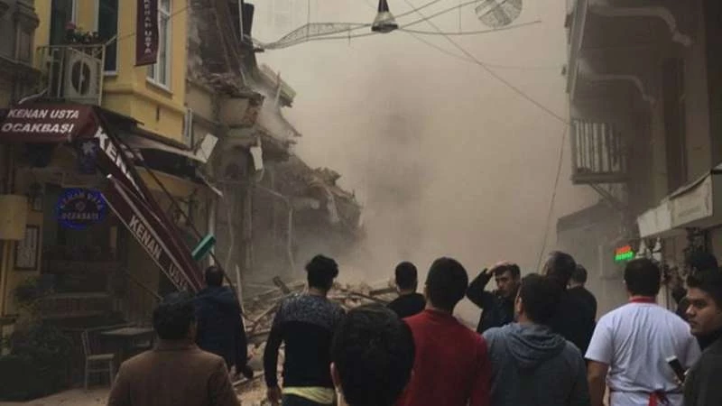 اسطنبول..انهيار مبنى من 5 طوابق في منطقة تقسيم