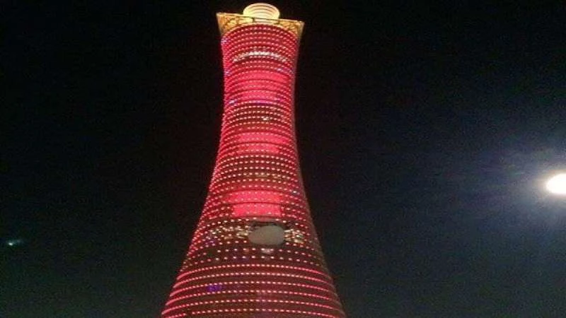 تضامناً مع حلب.. برج "الشعلة" يكتسي باللون الأحمر 