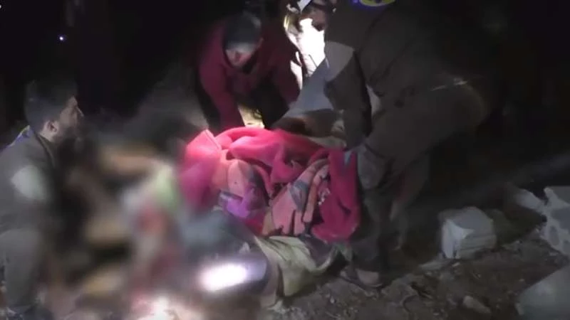 ثلاثة أطفال ووالدتهم ضحية القصف الروسي على ريف إدلب