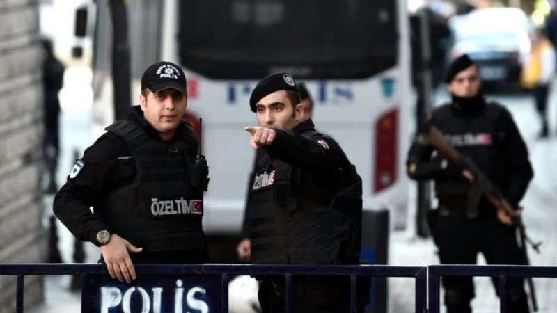 تركيا.. حبس ٣ جنرالات ومذكرات اعتقال بحق 42 صحفياً