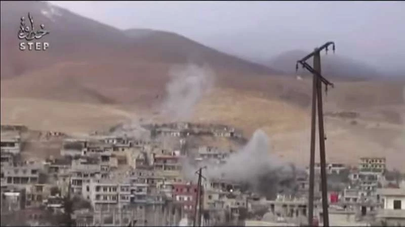 النظام يخرق وقف إطلاق النار ويقصف "بسيمة" بريف دمشق بالبراميل المتفجرة