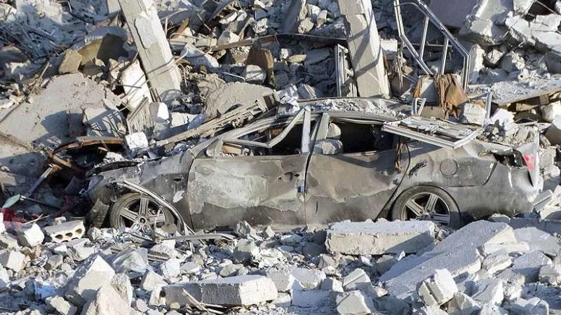 8 شهداء في سراقب وطائرة بدون طيار تستهدف سيارة مدنية بريف إدلب