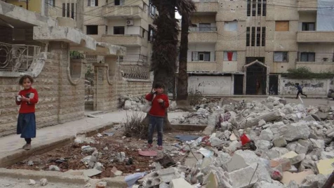 وفاة طفلة جرّاء الحصار على الوعر وغارات مكثفة على حمص