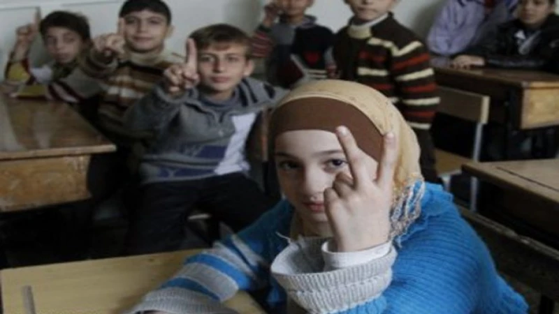 تربية حلب تعاقب 2100 معلم بقطع رواتبهم وتكافئ المخبرين 