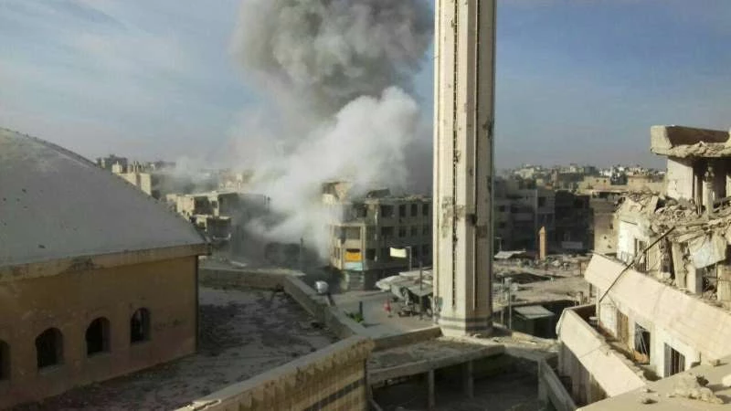 النظام يحرق دوما.. 12 غارة جوية وعشرات الصواريخ تستهدف المدينة