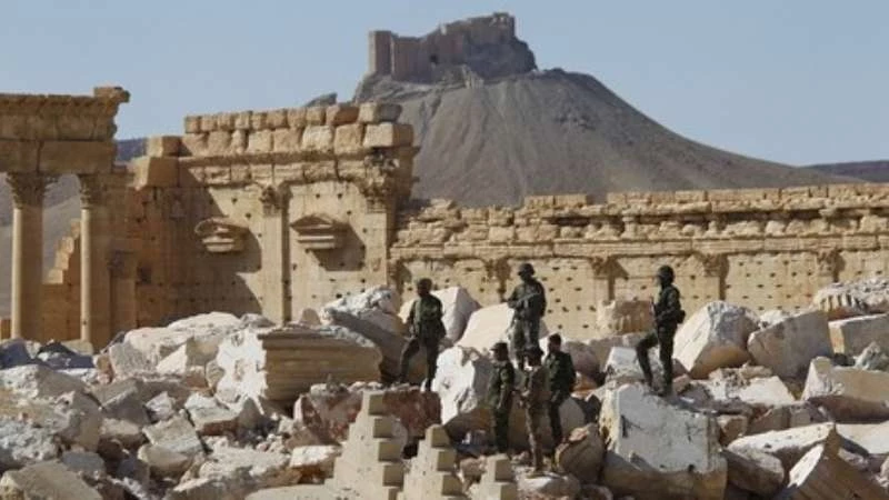قاعدة عسكرية للعدوان الروسي فوق آثار مدينة تدمر السورية 