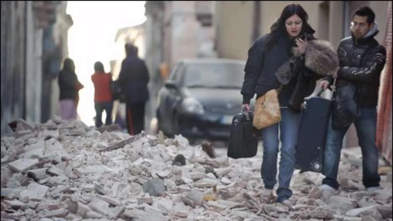6 قتلى وانهيار مباني في زلزال ضرب إيطاليا