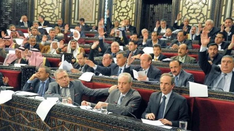 "لأنها تعلّم الطائفية".. برلمان الأسد يناقش إلغاء "الديانة" في المدارس
