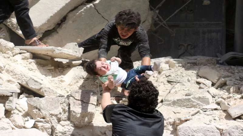 يونيسيف.. 100 طفل حلبي محاصرون في مبنى يتعرض لقصف عنيف 