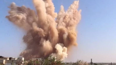 نيران صديقة.. الطائرات الروسية تقصف معسكراً للنظام بريف حمص 