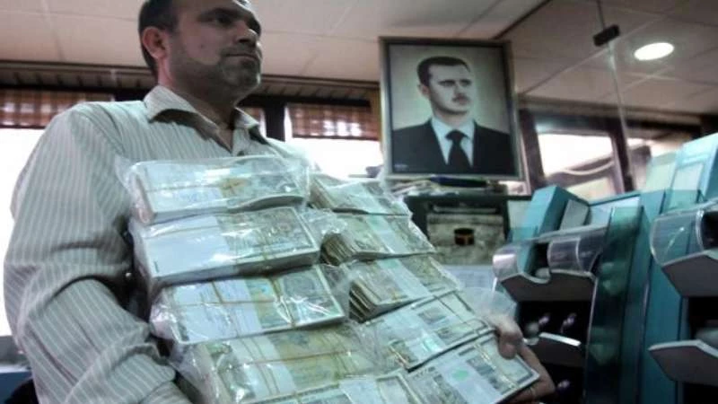 احتيال نظام الأسد وتلاعبه بسعر الليرة لسرقة مدخرات السوريين